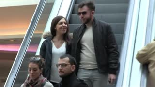 Розыгрыш на эскалаторе