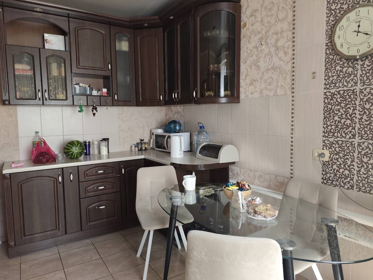 ❤❤❤❤Продается дом в Луганске в р-н Лесоторгового (ресторан Колхети) ✅Площадь 90кв.м ✅Участок 11 соток ✅Гараж на 2-3 машины с автоматическими воротами ✅Современный ремонт ✅Пластиковые окна ✅Тихая улица и спокойный соседи ✅Остановка общественного транспорта в 100 метрах ✅Владелец в городе ✅Долгов нет, документы...