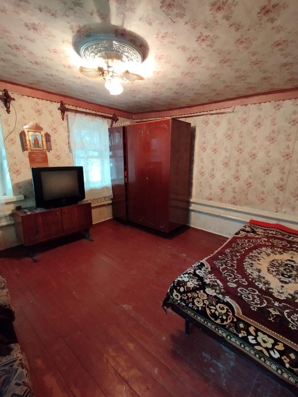 Продам дом по ул. 2-я Беломорская ( район Молодёжного), мергель/шуба, 68.5/45 кв. м. 3 комнаты, с/у в доме, газовый котёл, колонка, состояние жилое. Участок 7 соток, не приватизированный, гараж, сарай, летний душ, туалет. Район тихий, спокойный, забор по периметру, вода постоянно. Документы в процессе. 🔥Цена ...