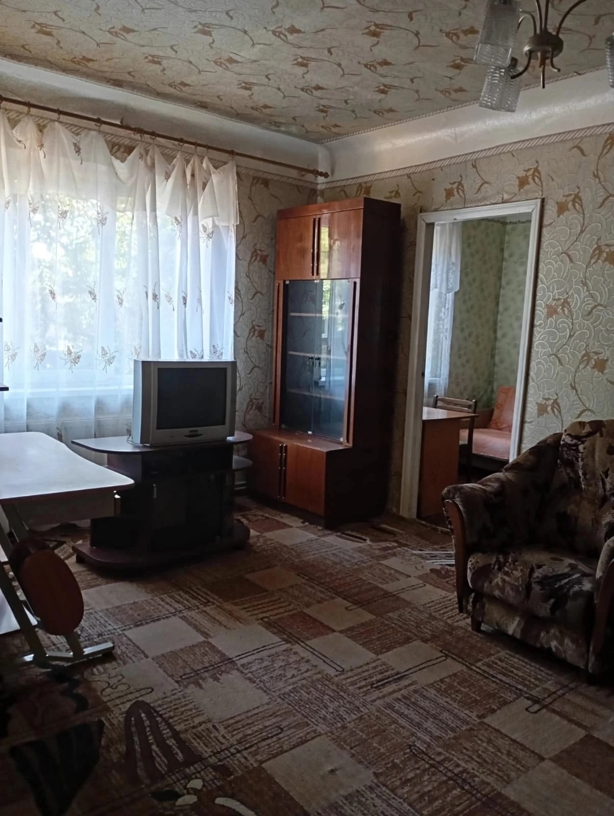 !!! !!!! Продам 2-х комнатную квартиру в г Красный Луч по адресу ул Парижской коммуны 18 ,площадь 43.4кв.м. Квартира сухая, тёплая. В ванной под полом проведенно отопление. Вода постоянно своя скважина ,горячая вода, своё газовое отопление ( двухконтурнный котёл), металлическая входная дверь, пластиковые окна...