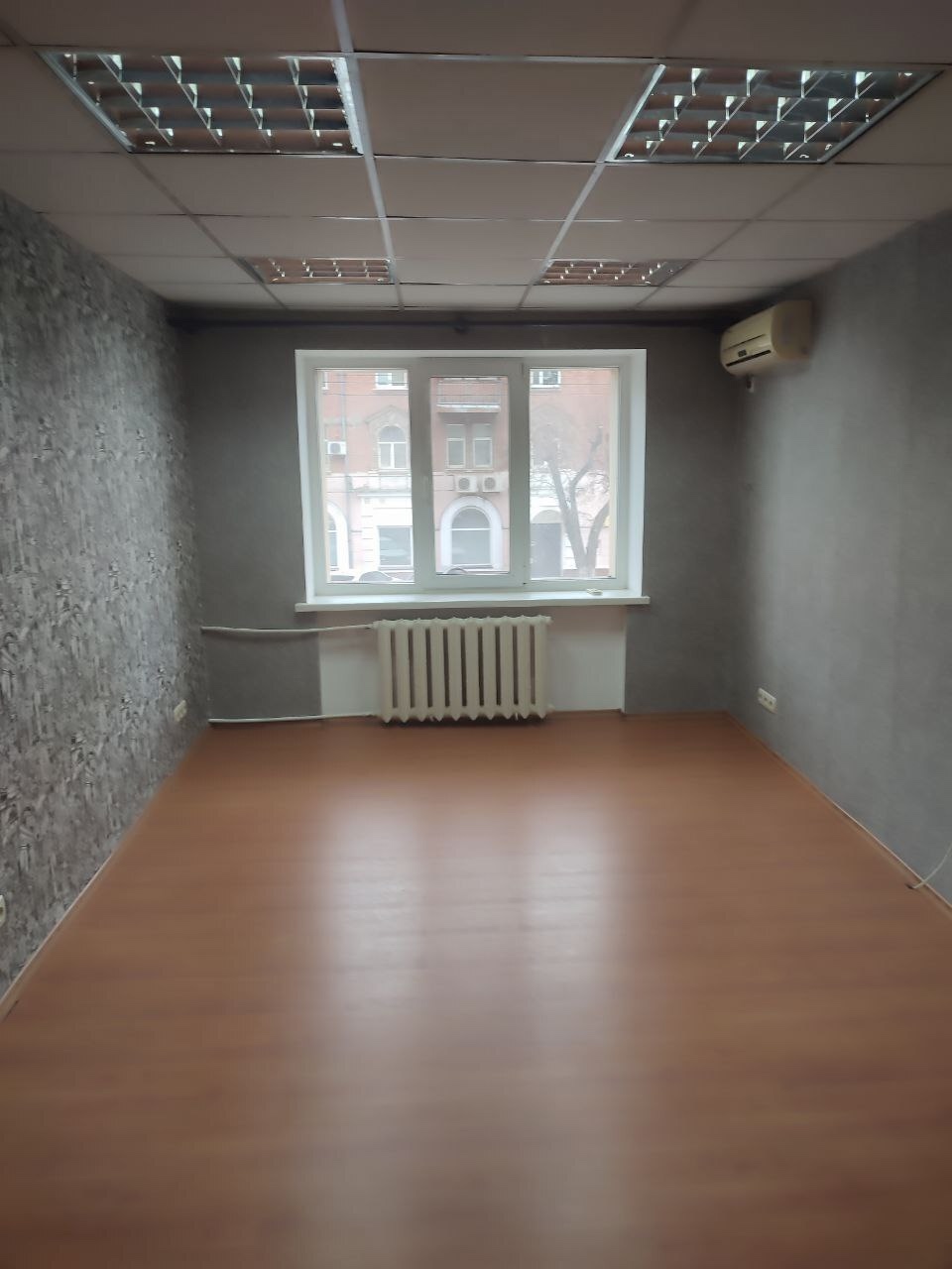 🏡2-х комнатная квартира Центр р-н Красной площади 💰5 300 000р. Ленинский район ул. Т.Г. Шевченко 1/5 эт., высота цоколя 4 м. Общ. пл. 43 кв.м, кухня 8 кв.м, окна м/п, кондиционер, счетчики газ, свет, вода, новая проводка. 🤝. ☎️Олег Борисович +7(959)105-38-88...