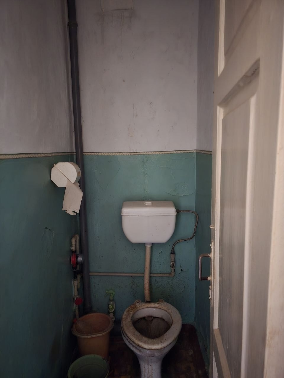 🏠 ПРОДАЕТСЯ 2-КОМНАТНАЯ КВАРТИРА В АЛЧЕВСКЕ 📍 Расположение 4-й этаж 4-этажного дома – идеальная планировка и тихий двор! ✅ Магазины, остановка, сквер, детская площадка ✅ Школа и детский сад в шаговой доступности ✅ Крыша перекрыта – полная защита от протечек 🔍 О квартире Общая площадь: 53.6 кв.м. Кухня: 7.2 кв...